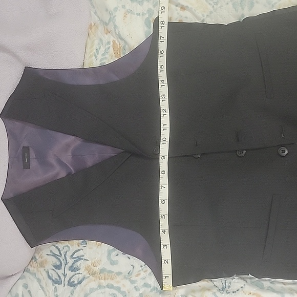 Vest - Picture 7 of 8